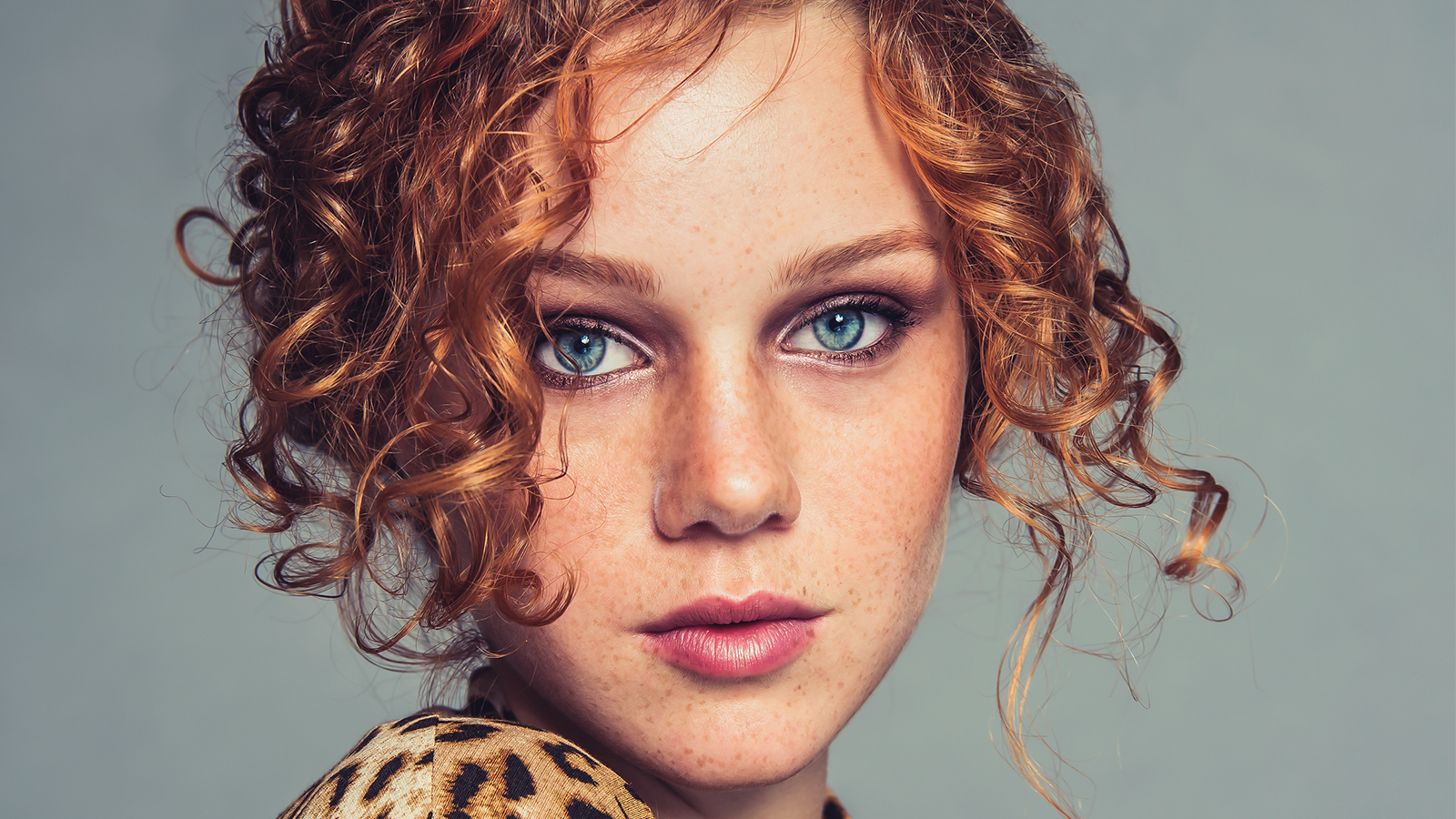 Der Cover-Look stammt exklusiv von Martin Dürrenmatt. Locken und Dauerwellen sieht der Starstylist als grossen Trend für 2019! Foto: (c) Martin Dürrenmatt