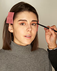 Foto-Credit: Fotograf: Ralf Eyertt, Make-up-/Hair-Artistin: Reslie Mundwiler, Model: Vivienne Oesch. Portraitfoto Reslie Mundwiler: Ruxie Balea