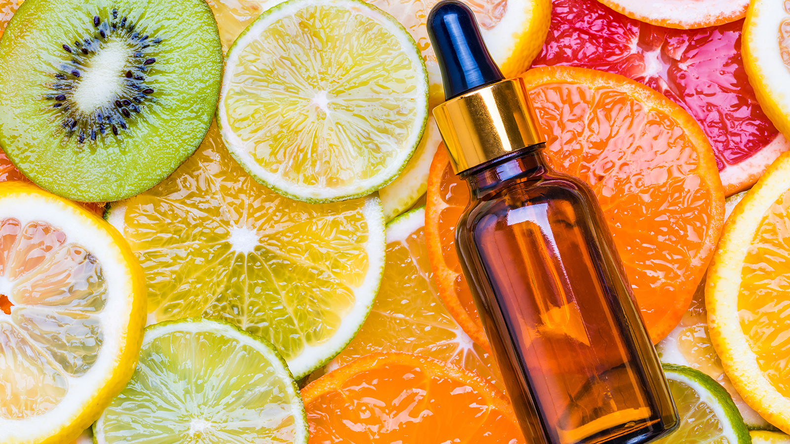 Vitamin C sorgt nicht nur für ein gesundes Immunsystem; verarbeitet zu einem Ascorbinsäurekonzentrat, schützt es unsere Haut vor allem in den Sommermonaten vor hautschädigender Sonneneinstrahlung. Foto: leonori/Shutterstock.com